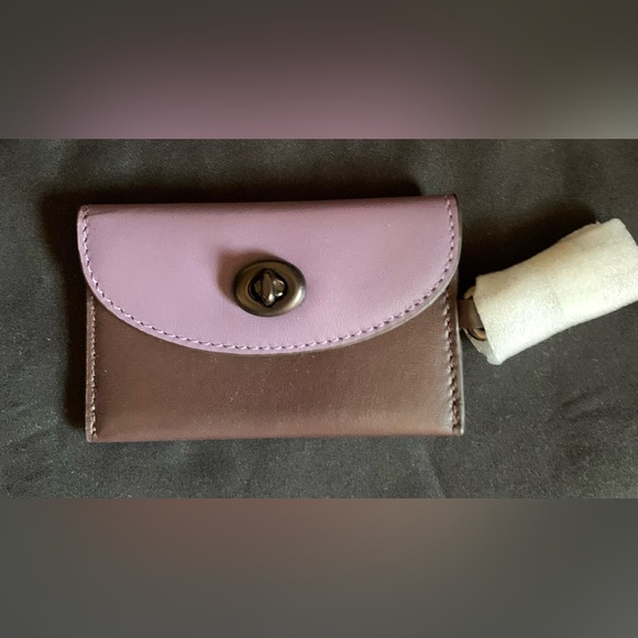Coach Turnlock Card Case - Picture 1 of 8